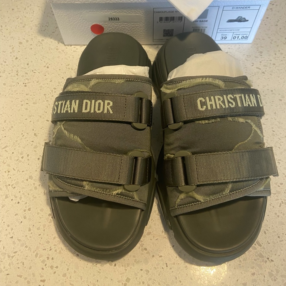 Christin Dior sandals size 39. Néw in box.